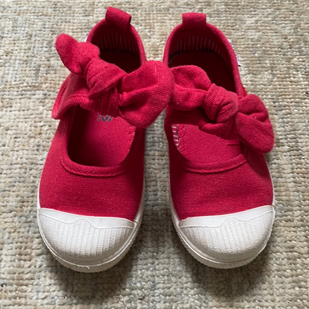 Chüs red bow shoes Size 25